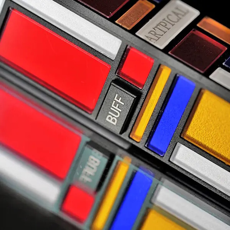 The headphone gain can be adjusted among three settings with a press of the Buff button.