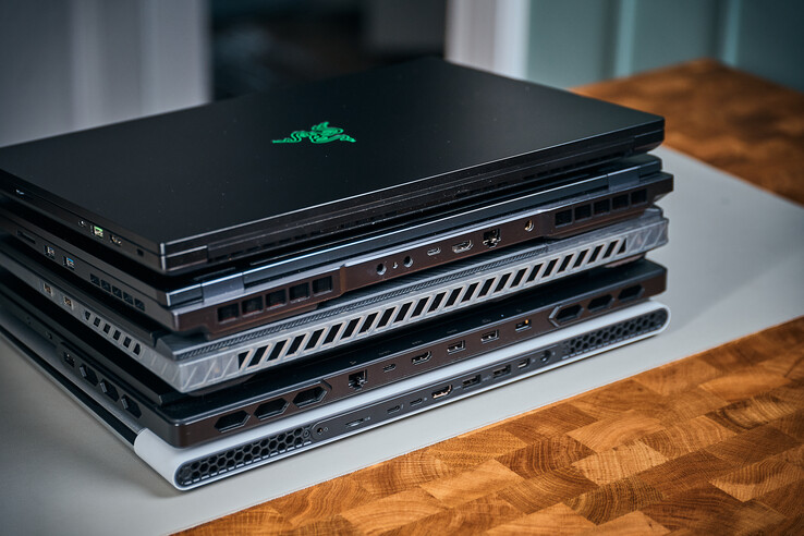 XMG Neo 16 (Oasis Connector, Thunderbolt 4, HDMI 2.1, 2.5 GbE, Power-in), Legion Pro 7 (1 GbE, USB-C, HDMI 2.1, 2 x USB-A, Power-in), Alienware X16 (Card reader, 1 Thunderbolt 4, 1 x USB-C, HDMI 2.1, 2 x USB-A, Mini-DP, Power-in)