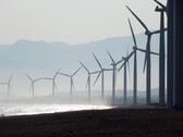 Wind turbines sometimes supply too much electricity and then too little. (Image: pixabay/sonnydelrosario)