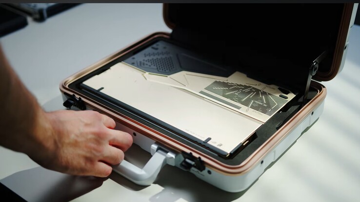 Asus ROG Flow Z13 KJP comes in a fancy case.