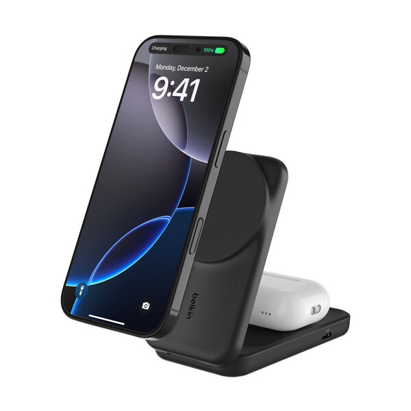 The Belkin UltraCharge Foldable 2-in-1 Magnetic Charger in black. (Image source: Belkin)