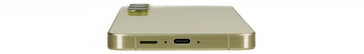 Bottom: speaker, microphone, USB, microphone (photo: Daniel Schmidt)