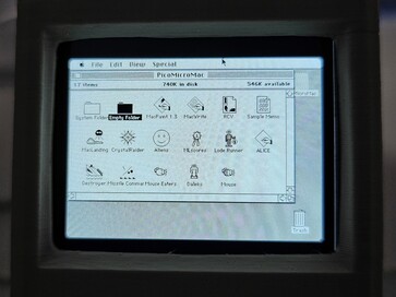 The start screen after booting shows all included programs and games.