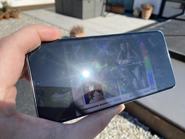 Using the Galaxy S20+ outdoors