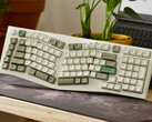 Keychron Q13 Max ergonomic mechanical keyboard hands-on review