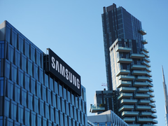 Samsung says that their new tech has been developed in partnership with Medical AI. Pictured - Samsung&#039;s logo on a building. (Image source: Babak Habibi on Unsplash)