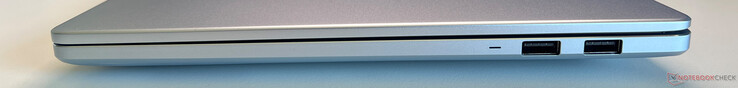 Right: 2x USB-A 3.2 Gen.1 (5 Gbit/s)