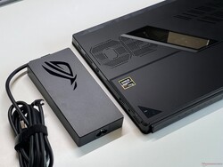 200-Watt power adapter