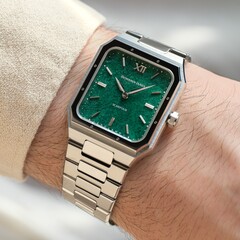 The Scarifour green jade features 50 m (50 bar) water resistance (Image source: Benjamin James Watches)