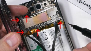 The Vivo NEX Dual Display teardown (Image source: JerryRigEverything)