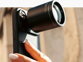 The tele converter from Reeflex adds a 600 mm telephoto camera to the iPhone 17 Pro.