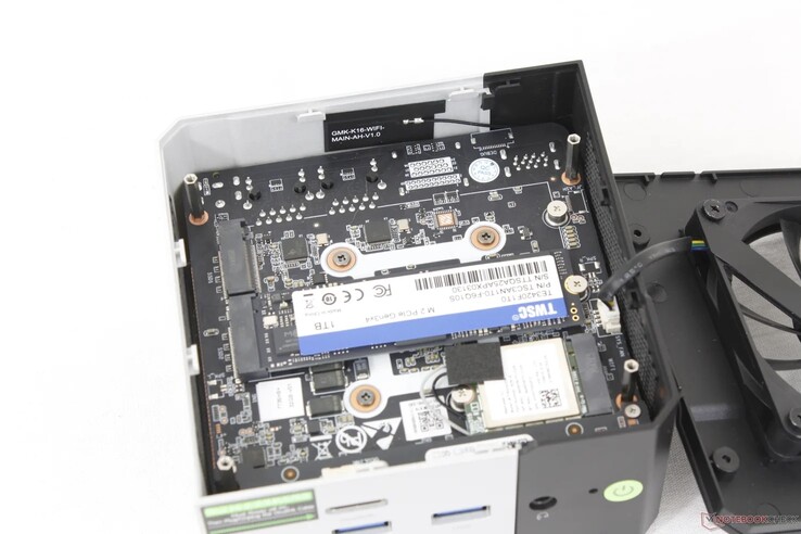 The WLAN and storage moduels are swappable and upgradeable.