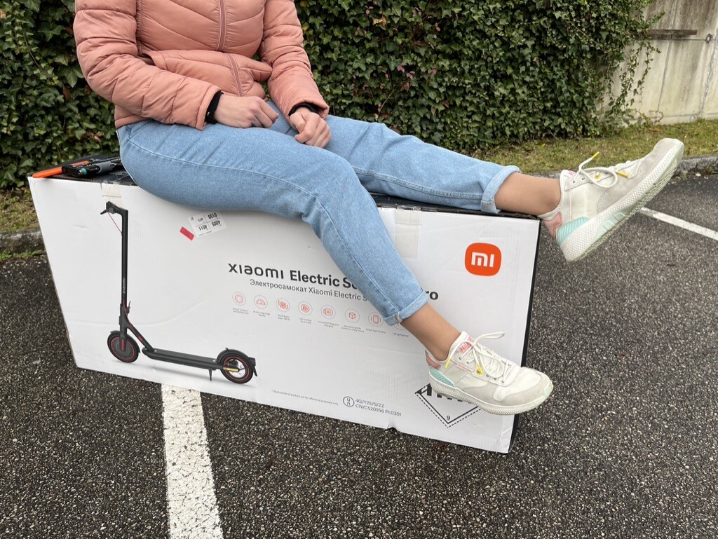 Xiaomi Electric Scooter 4 Pro, 55km Super Long Range, 25km/h Max. Speed,  700W Max. Power, 20% Incline Climb, 130mm Dual-disc Brake, 10 Tubeless  Self-Sealing Tires, Upgraded Size, Black : Sports & Outdoors 