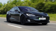 The high-mileage Tesla is still on its original battery and motor (Image source: Autotrader/YT)