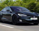 The high-mileage Tesla is still on its original battery and motor (Image source: Autotrader/YT)
