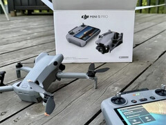 The Mini 5 Pro should fall within the same weight category as its predecessor. (Image source: via KietN7650)