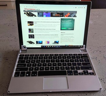 Windows 10 offers an excellent desktop experience; but although it can also support tablet-optimized apps, the selection isn't great. (Image credit: Notebookcheck)