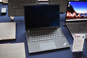 Lenovo ThinkPad X13 G4 Deep Black: OLED display
