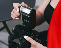 The Godox iA32 is also compatible with Leica cameras. (Image source: Godox)