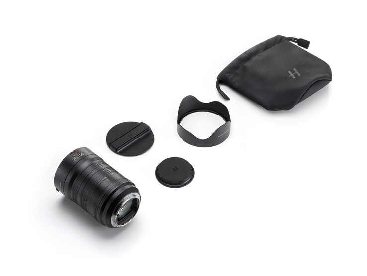 The Hasselblad XCD 2,8-4/35-100E lens. (Image source: Hasselblad)