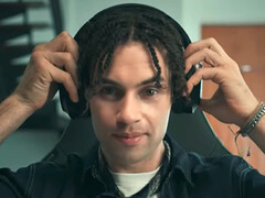 The Razer Project Motoko headset comes with two cameras and a Snapdragon SoC for display-free AI interactions. (Image source: Razer)