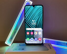 The Samsung Galaxy A16 5G's sturdy plastic case feels good to the touch thanks to its rounded edges, and it also looks stylish. (Image source: Notebookcheck)
