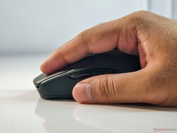 The HyperX Pulsefire Fuse Wireless suits palm and claw grip styles