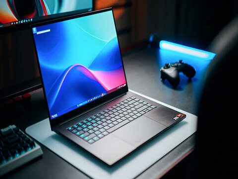 Video: 1000$ less and almost as fast? - Razer Blade 16 + RTX 5080 review