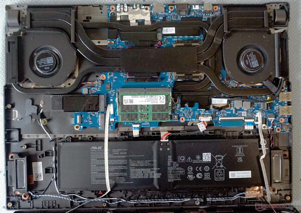 Internal view of the Asus ROG Strix G17 gaming laptop (Image: Mario Petzold)