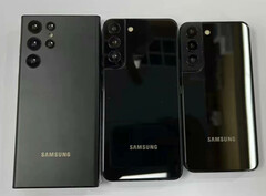 The Galaxy S22 Note, Galaxy S22 Plus and Galaxy S22 from left to right. (Image source: @heyitsyogesh)