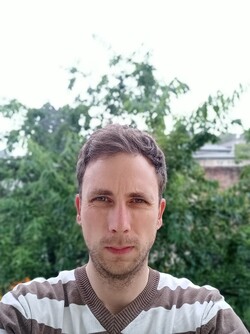 Photo taken with the front-facing camera of the Moto G60s