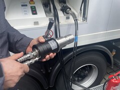 Hydrogen refueling from mobile tanker (Photo: Andreas Sebayang/Notebookcheck.com)