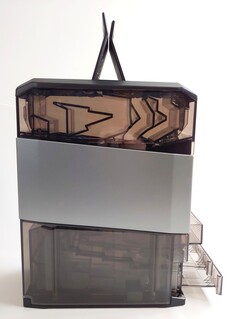 Side. (Image source: Notebookcheck)