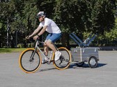 The Roland PAXXTER e is a bike trailer with assistance from two 125W motors. (Image source: Roland)
