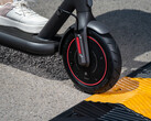 The Xiaomi Electric Scooter 4 Pro has 10-inch tires and can carry up to 120 kg loads. (Image source: Xiaomi)