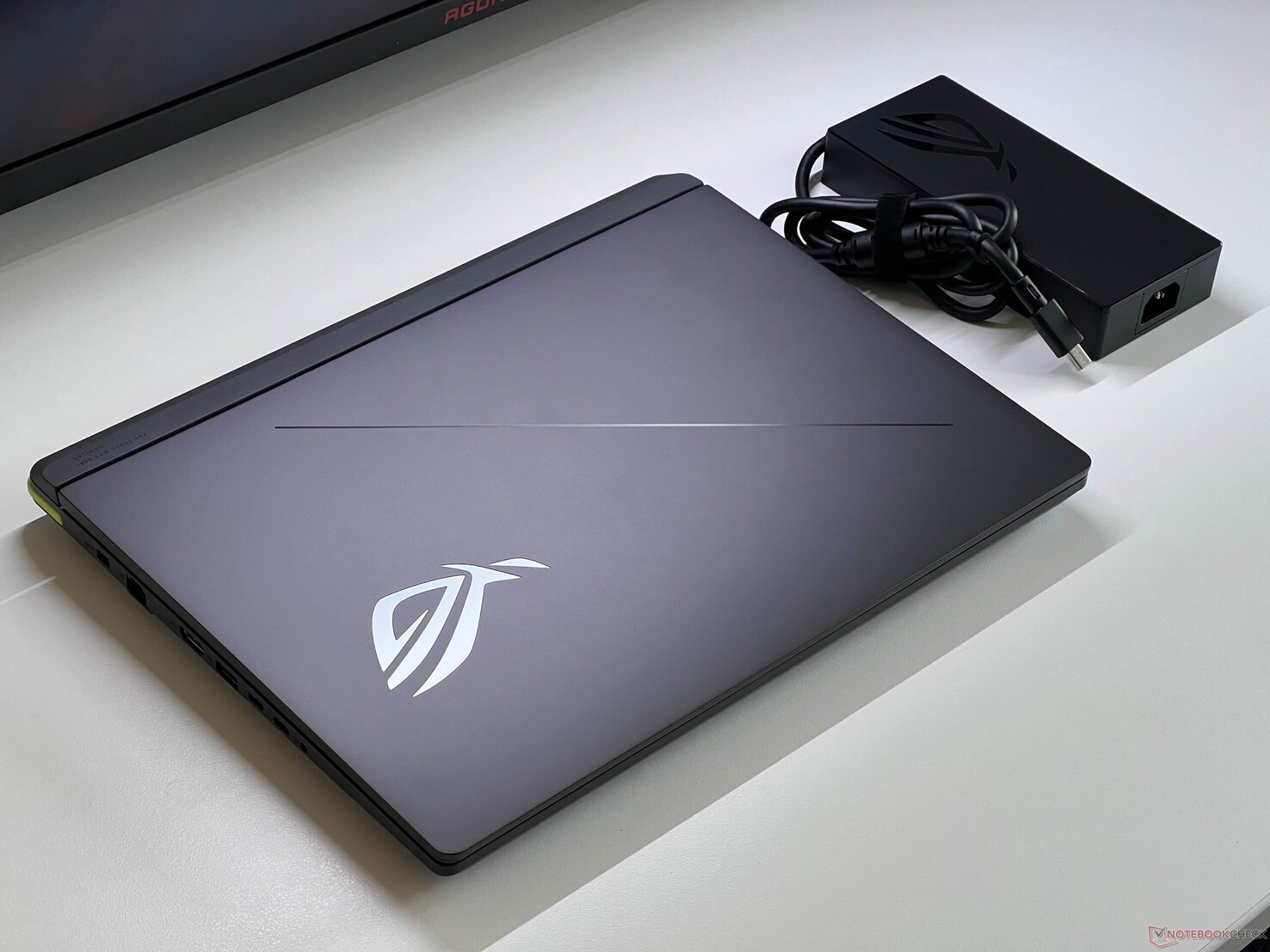 The Asus ROG Strix G16 gaming laptop sports an unmistakably gamer-y design language.