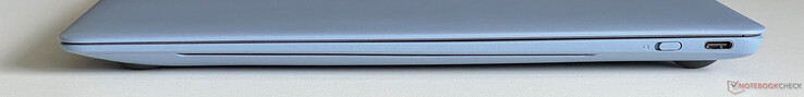 Right: webcam shutter, USB-C 3.2 Gen 2 (10 Gbit/s, DisplayPort, Power Delivery)