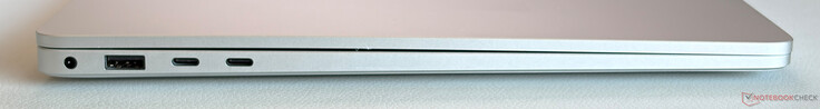 Left: 3.5-mm audio, USB-A 3.2 Gen 1 (5 Gbit/s), 2x USB-C 4.0 with Thunderbolt 4 (40 Gbit/s, DisplayPort ALT Mode 2.1, Power Delivery 3.0)