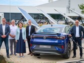 VW executives at the new charging pack. (Source: Volkswagen)