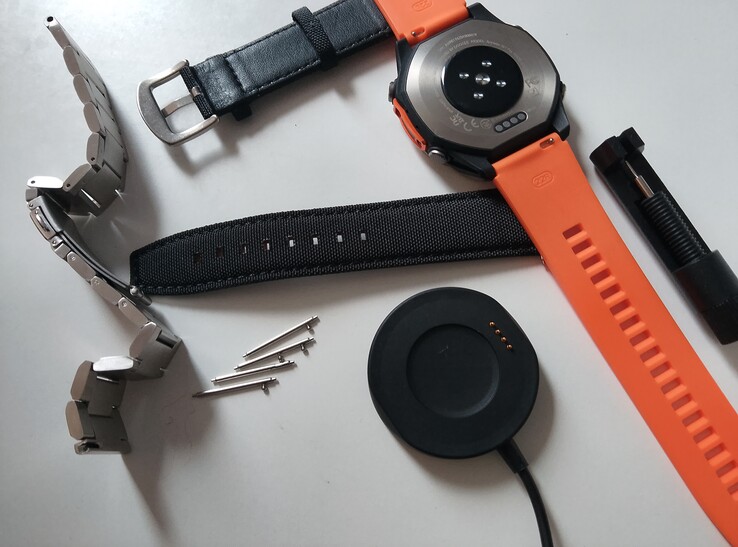 In the box: 3 different bands; tools; magnetic USB charging cable; printed documentation