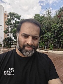 32 MP selfie in Photo mode