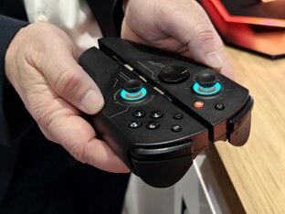 Acer Nitro Blaze detachable controllers
