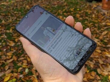 Using the Moto E6 Plus outdoors