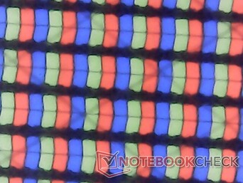 Sharp subpixel array with minimal graininess