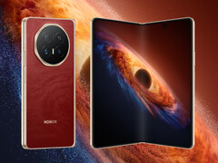 The Honor Magic V6 in one of its launch colours.