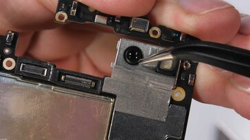 The Vivo NEX Dual Display teardown (Image source: JerryRigEverything)