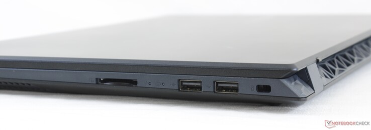 Right: SD card reader, USB-A 2.0, Kensington Lock