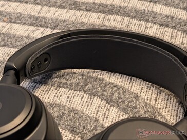 Elastic headband adjustment.