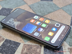 The Xiaomi 16 Pro could be a fair bit larger than the Xiaomi 15 Pro we reviewed last month. (Image source: Notebookcheck)