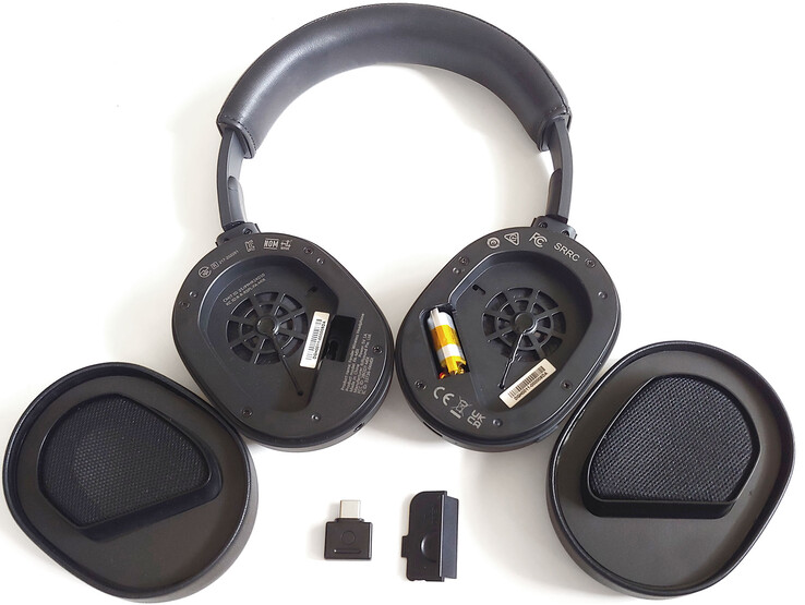 Magnetic earpads.